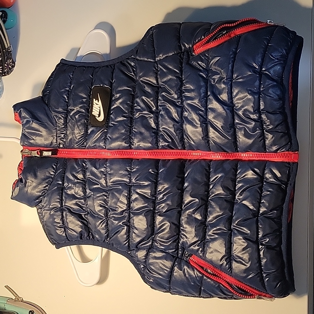Nike, Size 7/L